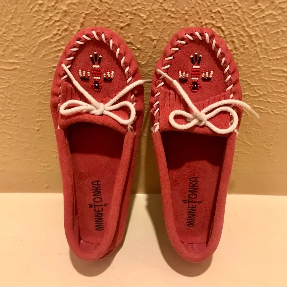 Minnetonka Girls Pink Thunderbird Beaded Moccasin Flats Size 2 Southwestern Boho